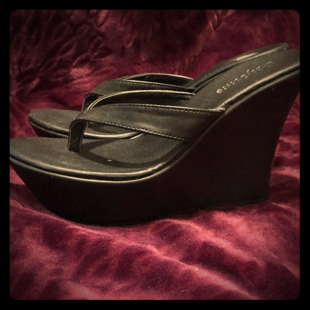 Black wedge heels